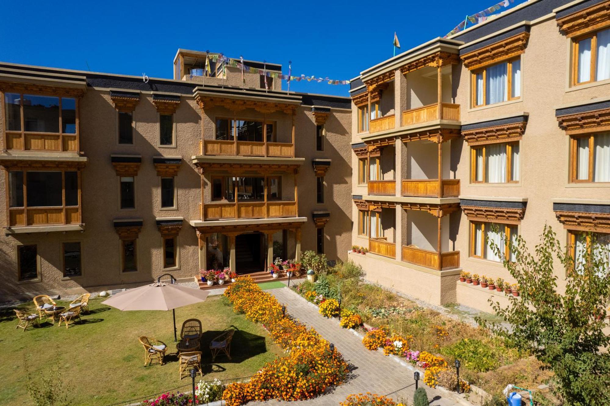 The Saraha Hotel Leh Buitenkant foto